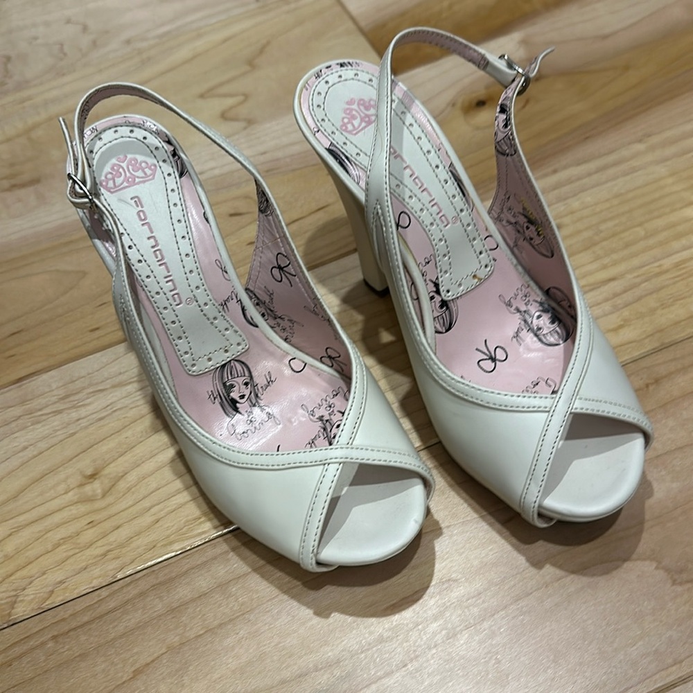 Fornarina sling back heels. Cream color. Size 6.